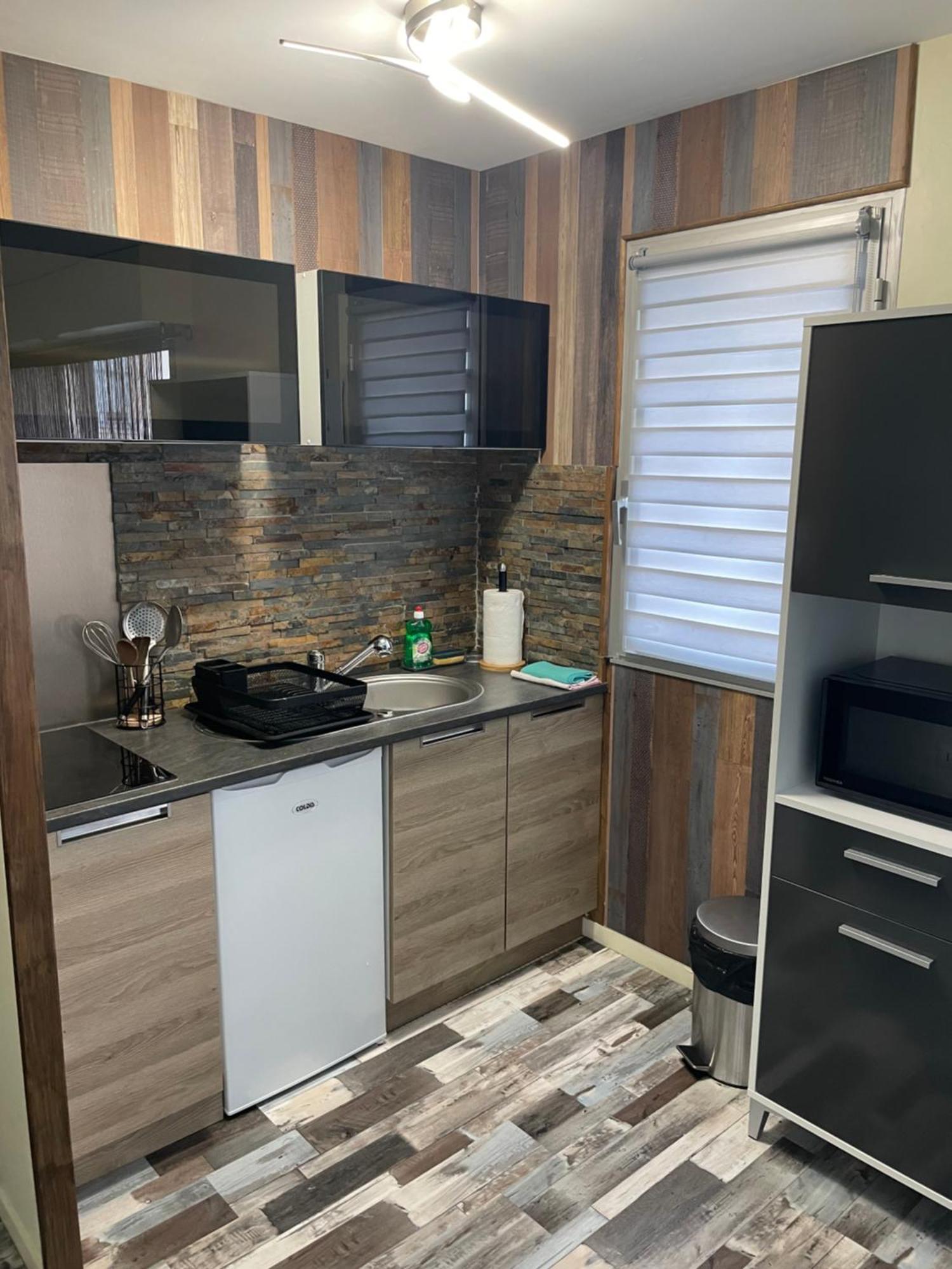 Studio En Residence La Baie De L Adon Сен-Жиль-Круа-де-Ви Экстерьер фото